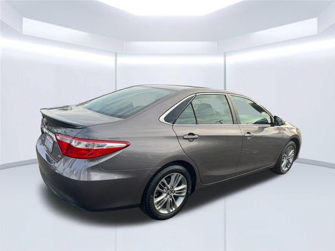 Used 2017 Toyota Camry SE FWD image 5