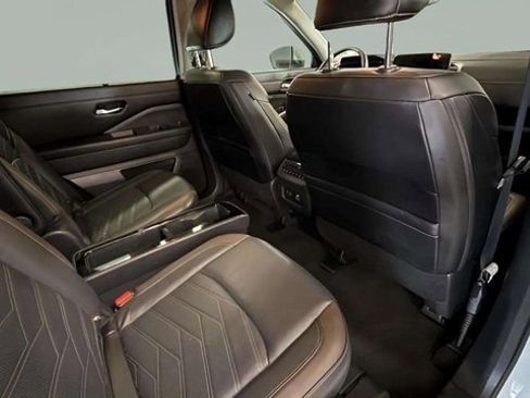 Used 2024 Nissan Pathfinder Platinum image 26