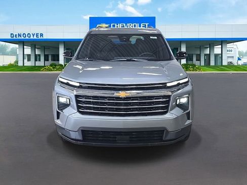 New 2026 Chevrolet Traverse LT w/ Sun and Wheel Package image 3