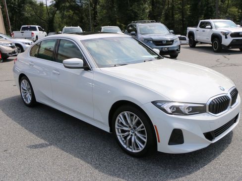 Used 2024 BMW 330i Sedan w/ Premium Package RWD image 10