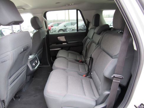 Used 2025 Ford Expedition Active image 30
