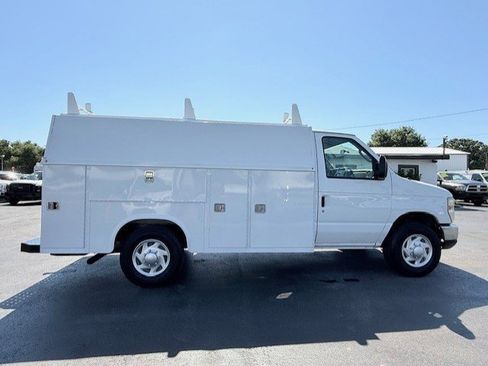 Used 2010 Ford E-350 and Econoline 350 Super Duty RWD image 4