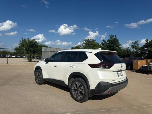 Certified 2022 Nissan Rogue SV FWD image 3