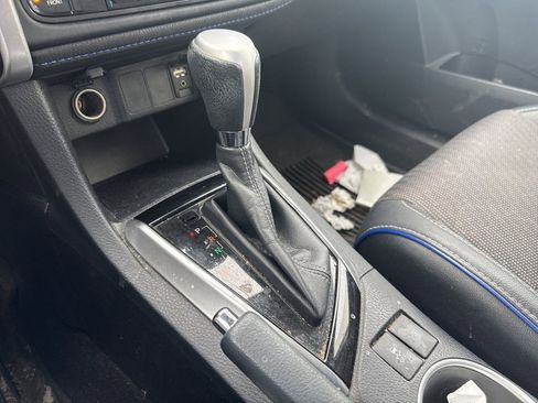 Used 2017 Toyota Corolla SE FWD image 19