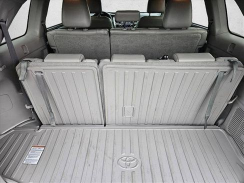 Used 2019 Toyota Highlander XLE image 6