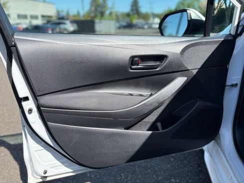 Used 2022 Toyota Corolla LE FWD image 11