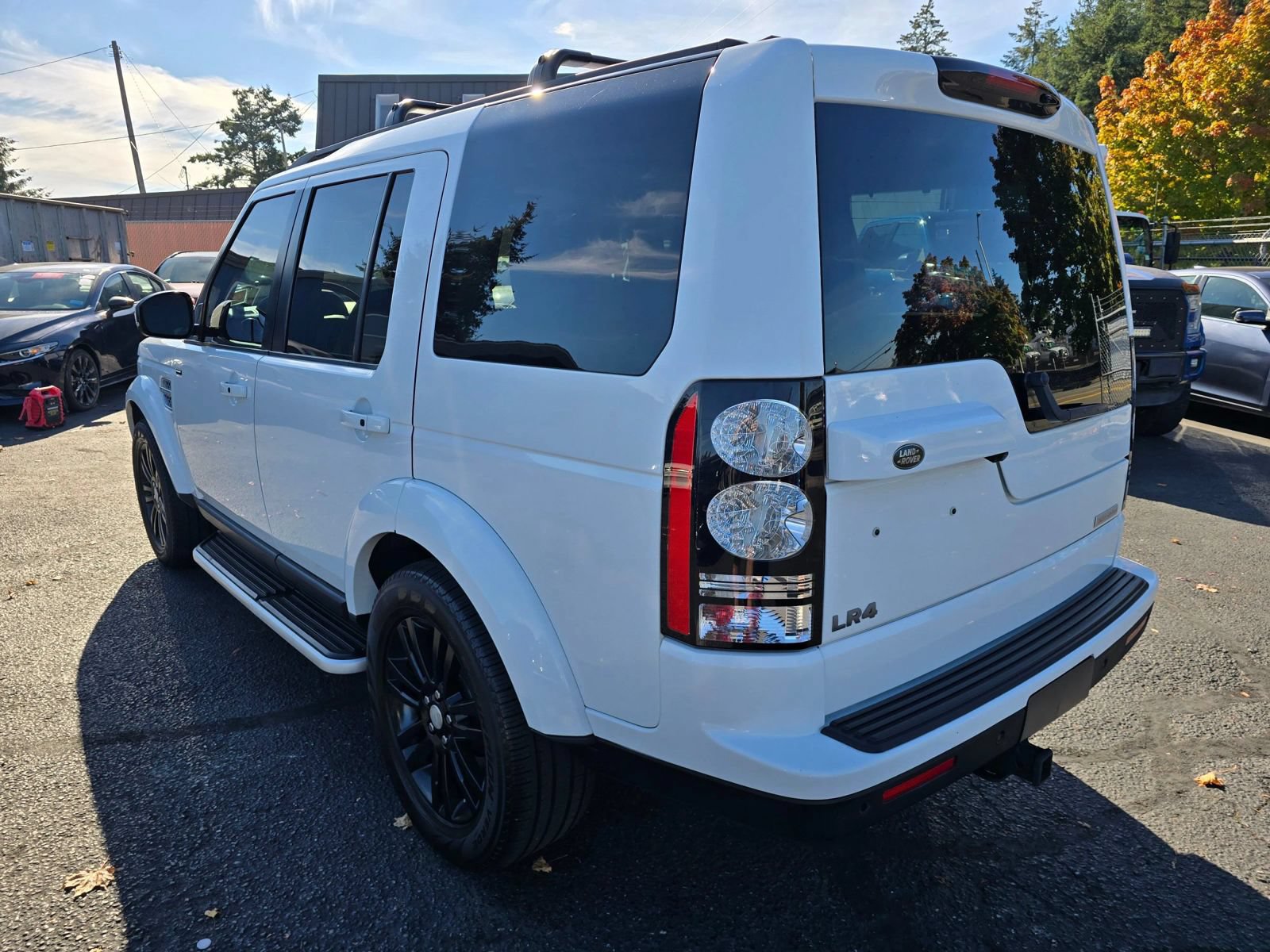 Used 2015 Land Rover LR4 HSE LUX AWD/4WD image 3