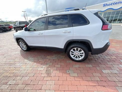 Used 2021 Jeep Cherokee Latitude FWD image 28