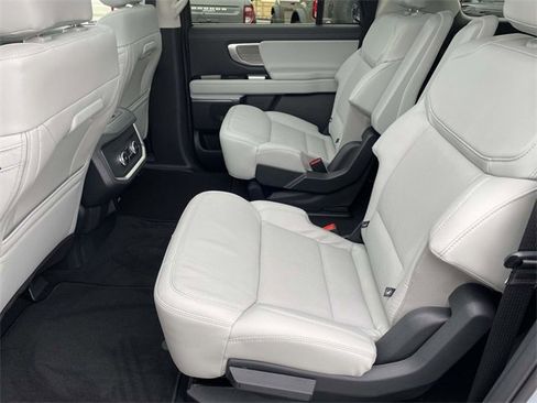 New 2025 Ford Expedition Max Platinum image 6