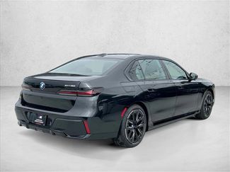 New 2025 BMW i7 xDrive60 w/ Executive Package video 2