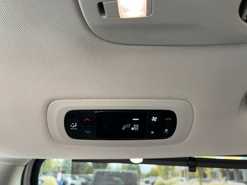 Certified 2024 Chrysler Pacifica Touring-L image 26