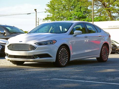 Used 2018 Ford Fusion SE w/ Fusion SE Technology Package FWD image 7