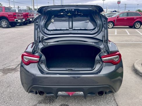 Used 2020 Toyota 86 RWD image 13