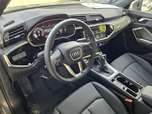 New 2025 Audi Q3 2.0T Premium image 17