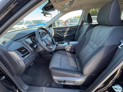 Used 2025 Nissan Rogue SV FWD image 29