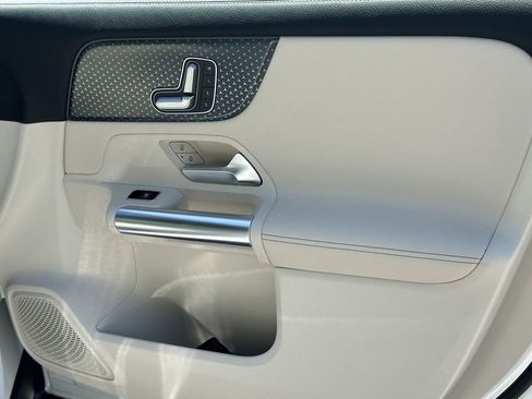 Certified 2025 Mercedes-Benz GLA 250 image 16