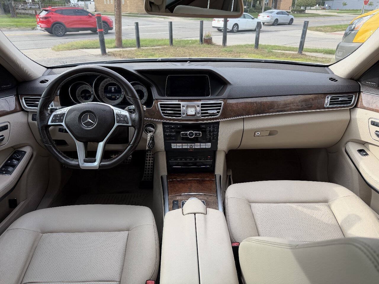 Used 2014 Mercedes-Benz E 350 4MATIC Sedan image 11