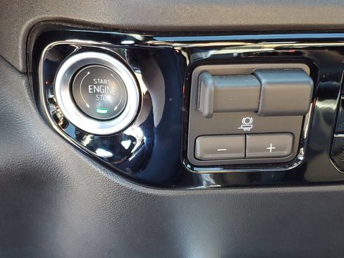 Certified 2025 Chevrolet Silverado 1500 High Country w/ High Country Premium Package AWD/4WD image 18