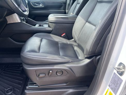 Used 2024 Chevrolet Tahoe LT w/ Luxury Package RWD image 16