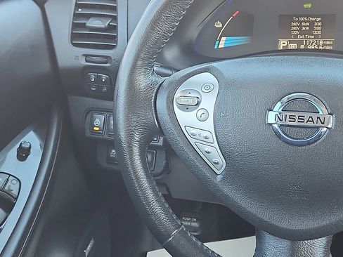 Used 2015 Nissan Leaf SL w/ Premium Package image 15