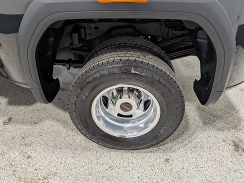 Used 2022 GMC Sierra 3500 Denali w/ Denali Ultimate Package AWD/4WD image 13