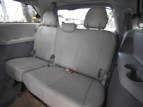 Used 2012 Toyota Sienna Limited image 10
