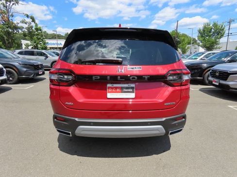 New 2025 Honda Pilot Touring image 5
