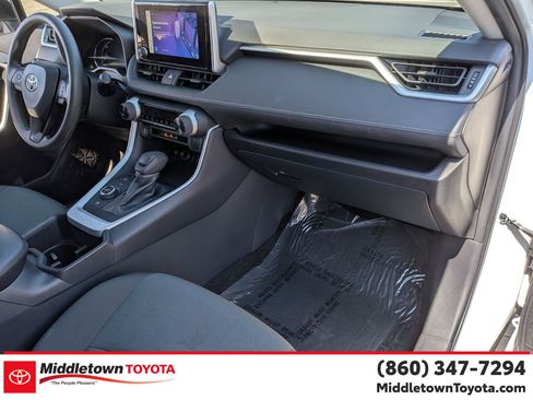 Used 2025 Toyota RAV4 XLE image 37
