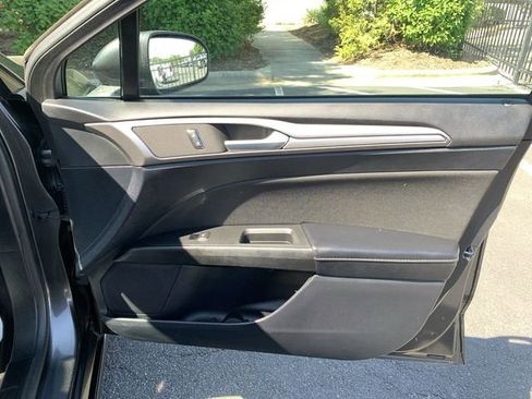 Used 2019 Ford Fusion SE FWD image 13