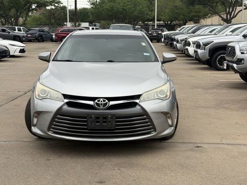 Used 2016 Toyota Camry LE image 2