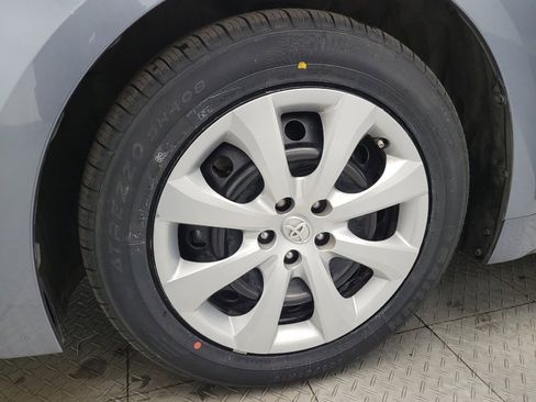 Used 2021 Toyota Corolla LE image 31