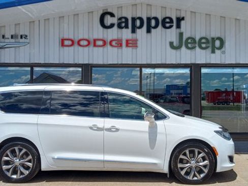 Used 2020 Chrysler Pacifica Limited w/ Tire & Wheel Group FWD image 36