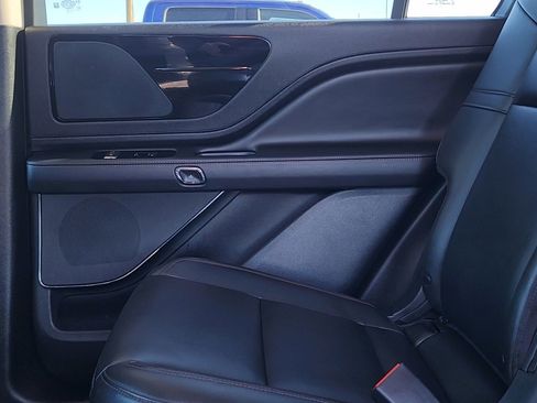 Used 2024 Lincoln Aviator AWD w/ Premium Package image 17