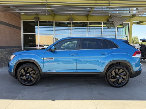 Used 2024 Volkswagen Atlas Cross Sport SE w/ Panoramic Sunroof Package FWD image 7