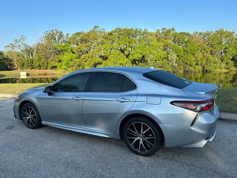 Used 2024 Toyota Camry SE image 3