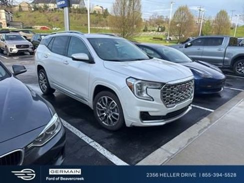 Used 2022 GMC Terrain Denali w/ Denali Premium Package AWD/4WD image 1