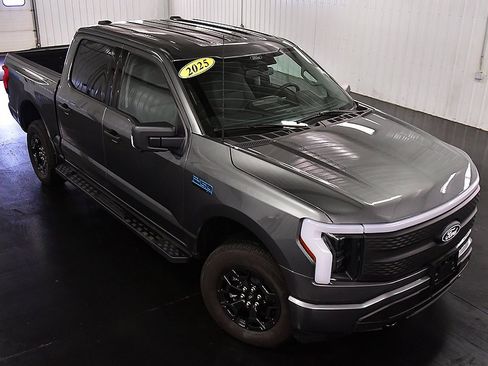 Used 2025 Ford F150 Lightning XLT image 16