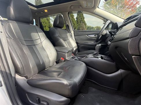 Used 2019 Nissan Rogue SL w/ Premium Package image 28