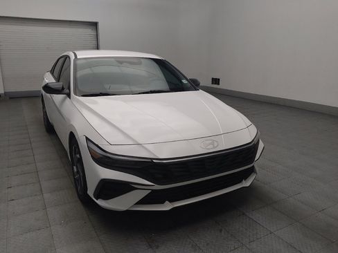 Used 2025 Hyundai Elantra Sport FWD image 13