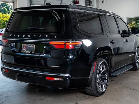 Used 2023 Jeep Wagoneer Series III w/ Preferred Equipment Group image 6