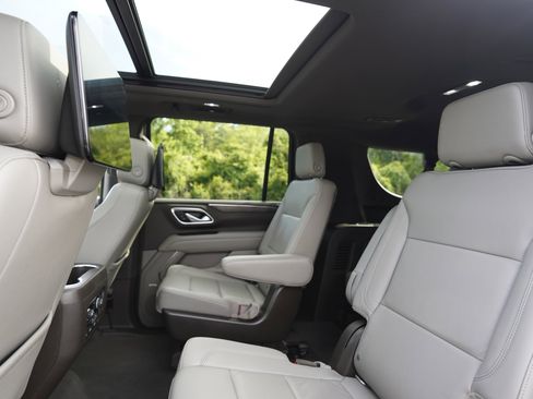 Used 2021 Chevrolet Suburban LT w/ Rear Media and Nav Package RWD image 10