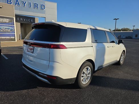 Used 2024 Kia Carnival LX image 8