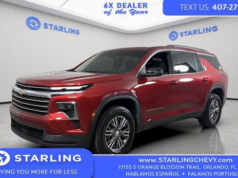 Used 2025 Chevrolet Traverse LT FWD image 1