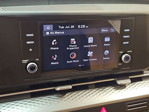 Used 2024 Kia Carnival LX FWD image 4
