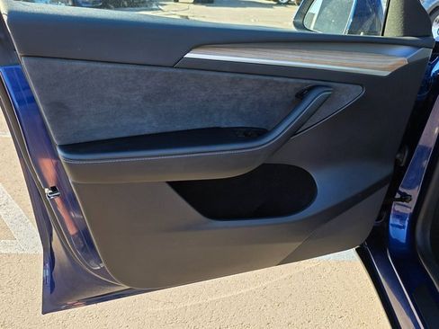 Used 2023 Tesla Model Y AWD image 21