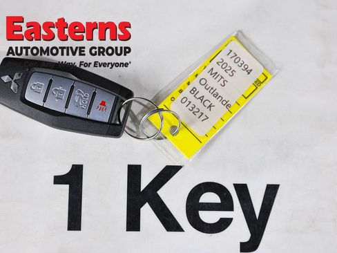 Used 2025 Mitsubishi Outlander SE AWD/4WD image 25