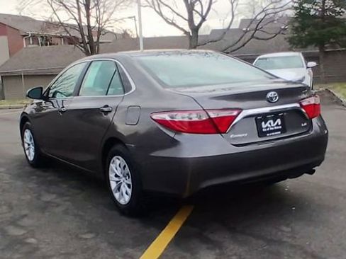 Used 2017 Toyota Camry LE image 9