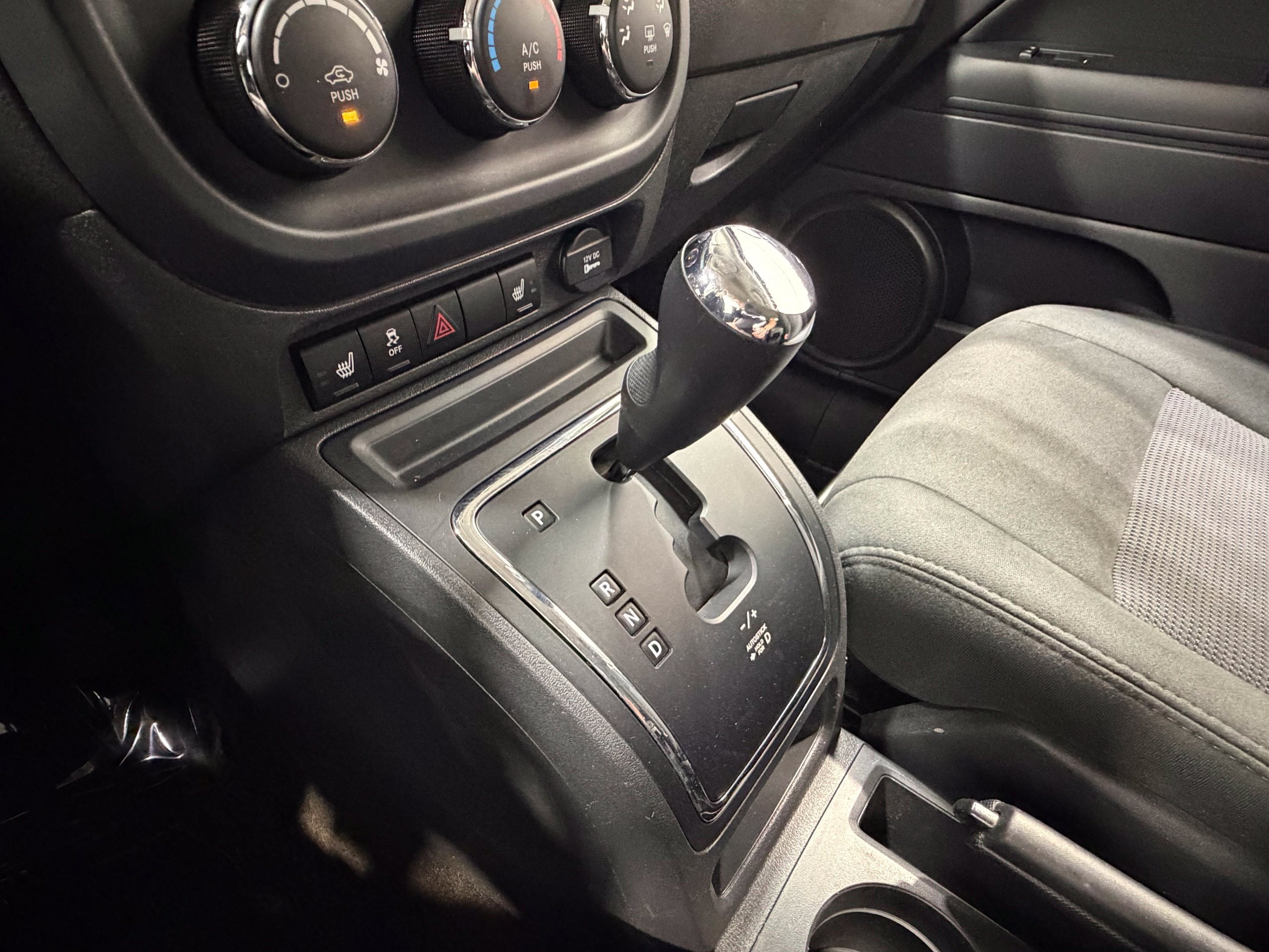 Used 2015 Jeep Patriot Latitude FWD image 37