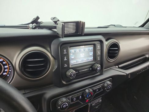 Used 2018 Jeep Wrangler Sport AWD/4WD image 13