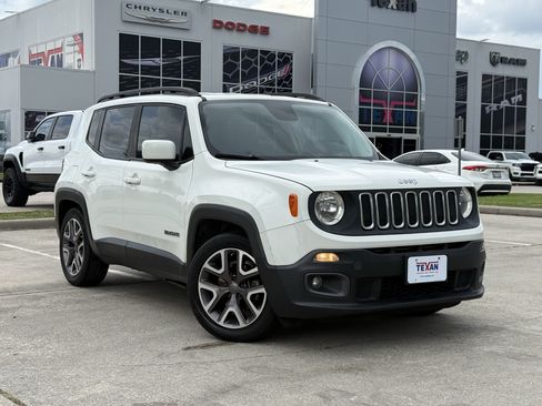 Used 2015 Jeep Renegade Latitude w/ Popular Equipment Group FWD image 2